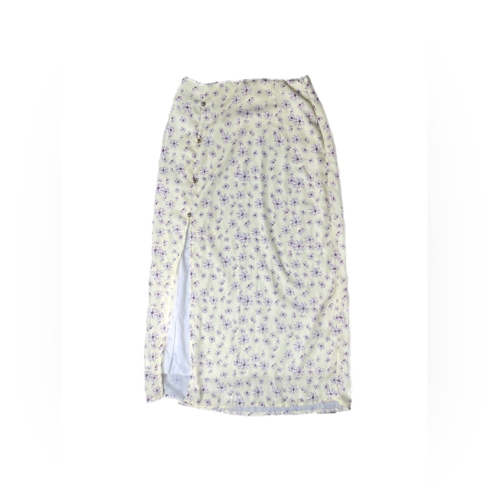 Size S midi skirt with a long slit on the right side